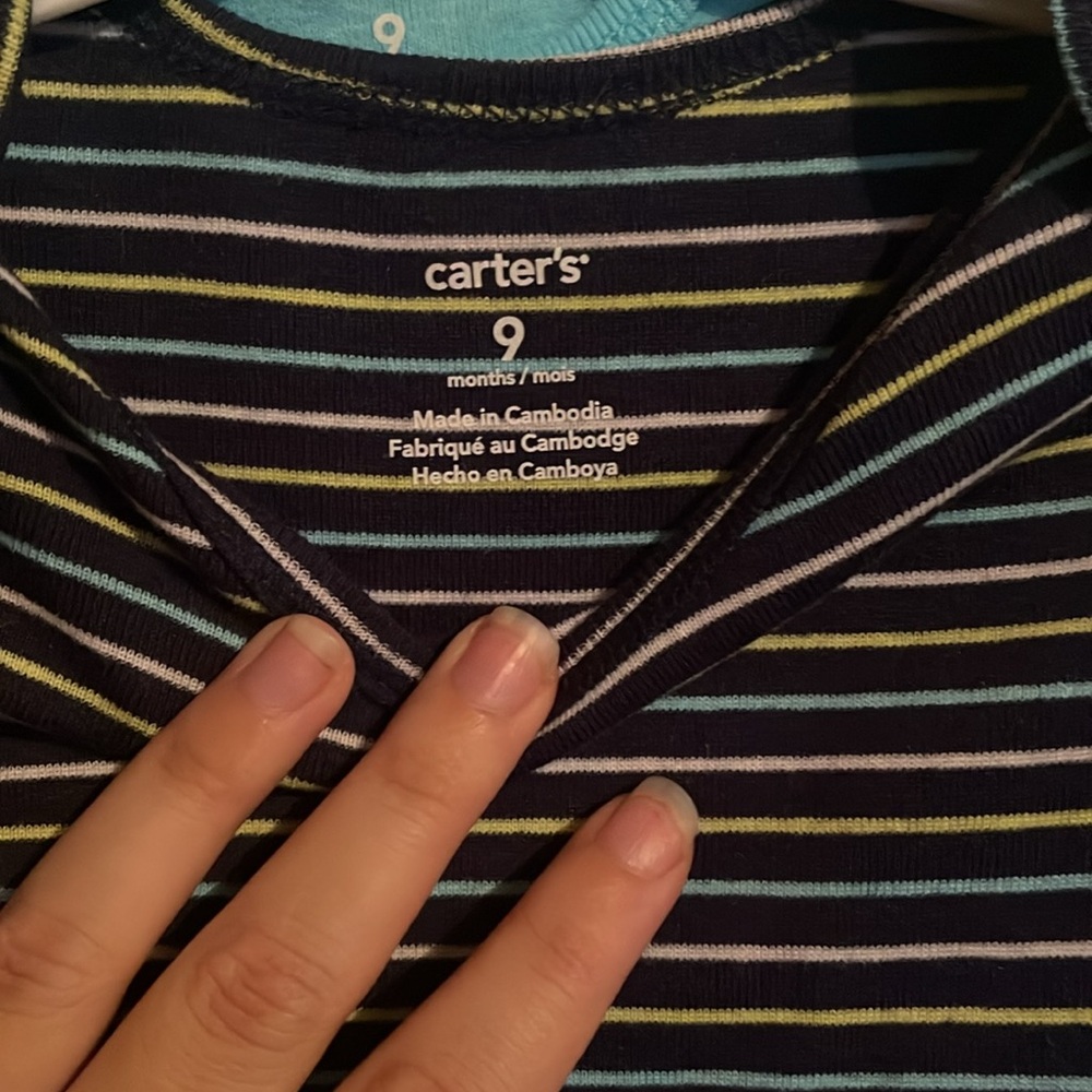 Carter's onesie - 9M - Picture 2 of 7